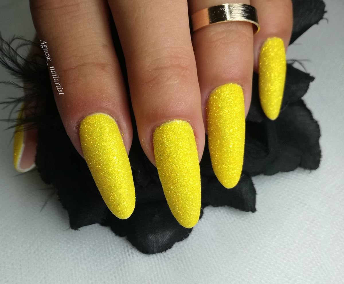żółte neonowe paznokcie zdjęcia