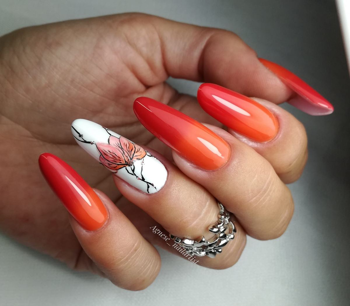 pomarańczowe ombre na paznokciach